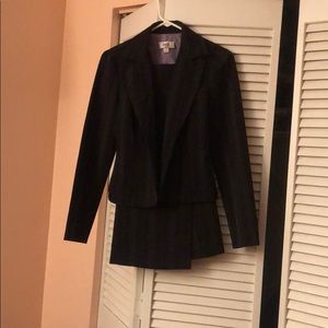 Women’s 3 piece suit (pinstriped)